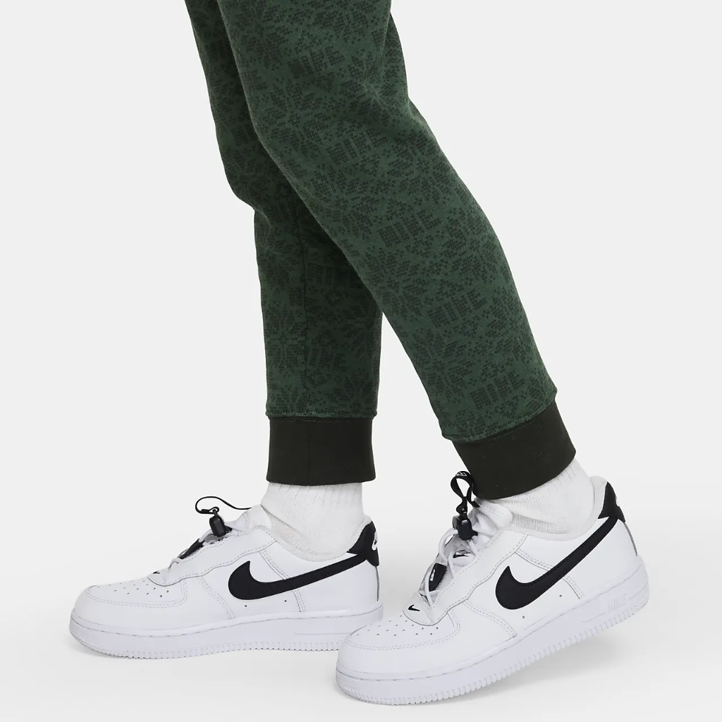 Nike Sportswear Club Fleece Little Kids&#039; Holiday Sweatshirt and Pants Set 86J496-E5Q
