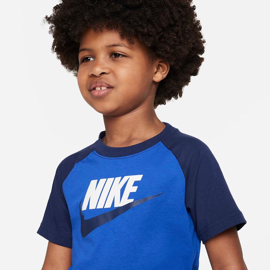 Nike Sportswear Futura Raglan Tee Little Kids&#039; T-Shirt 86K661-U89
