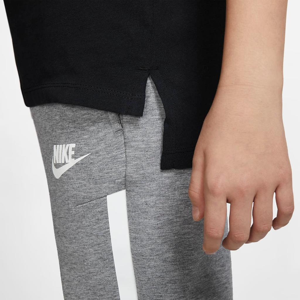 Nike Sportswear Big Kids&#039; T-Shirt AR5088-010