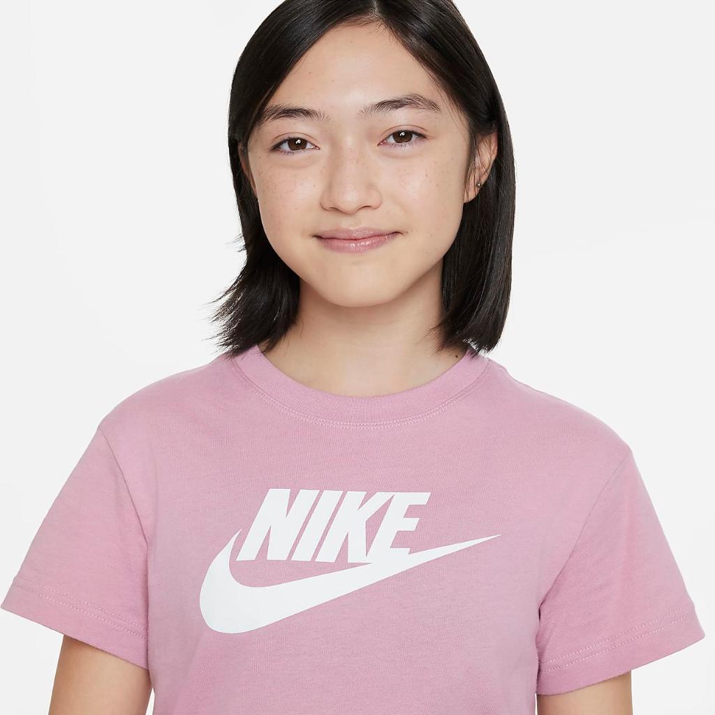 Nike Sportswear Big Kids&#039; T-Shirt AR5088-601