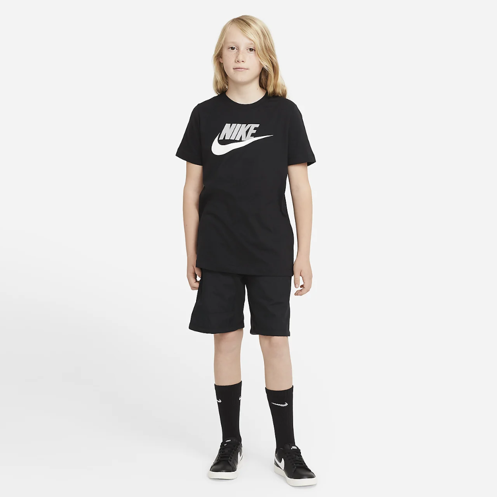 Nike Sportswear Big Kids&#039; Cotton T-Shirt AR5252-013