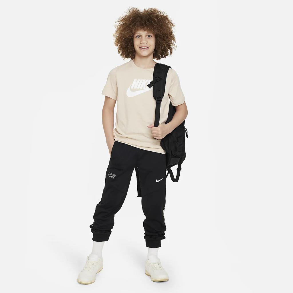 Nike Sportswear Big Kids&#039; Cotton T-Shirt AR5252-126