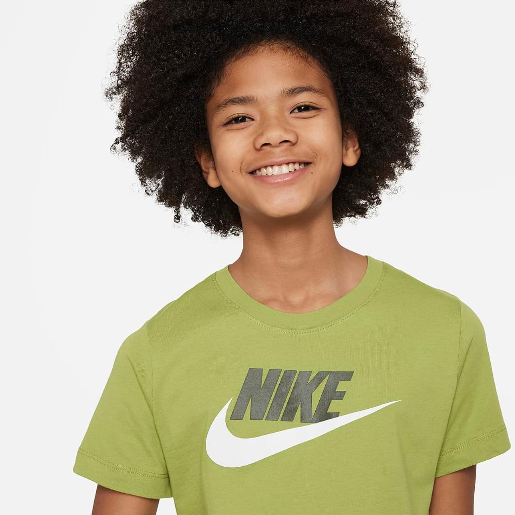 Nike Sportswear Big Kids&#039; Cotton T-Shirt AR5252-377