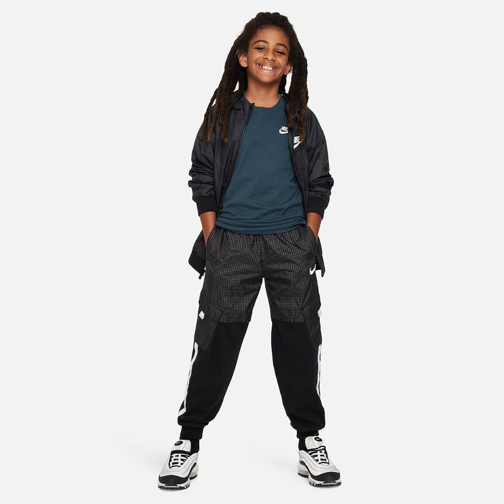 Nike Sportswear Big Kids&#039; T-Shirt AR5254-332