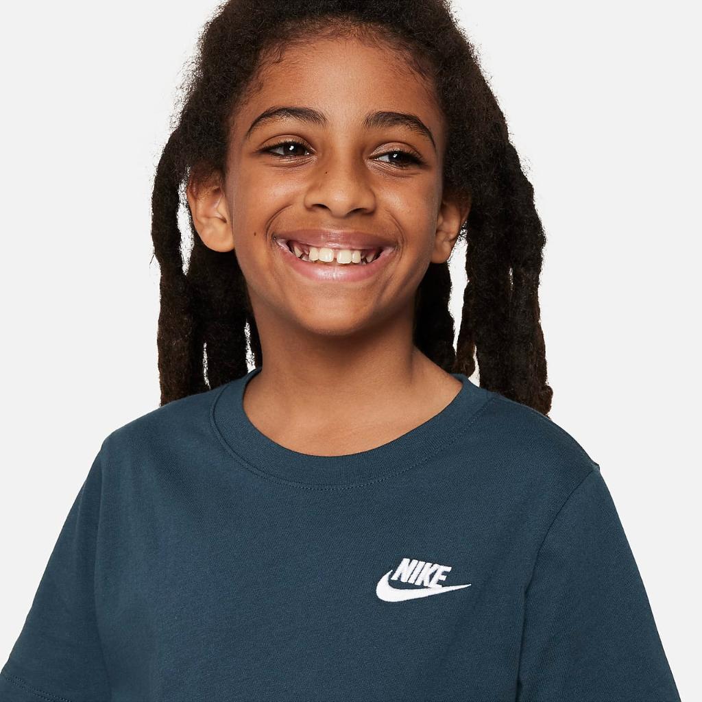 Nike Sportswear Big Kids&#039; T-Shirt AR5254-332