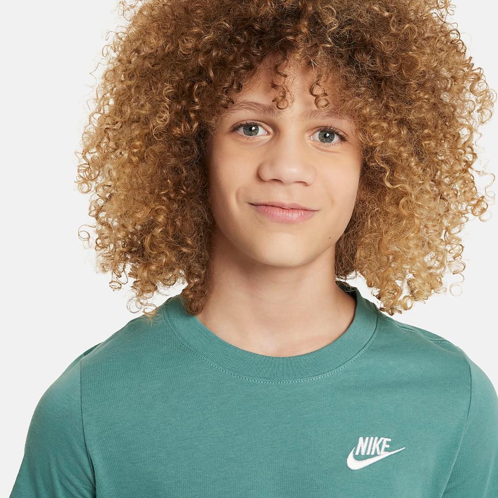 Nike Sportswear Big Kids&#039; T-Shirt AR5254-361
