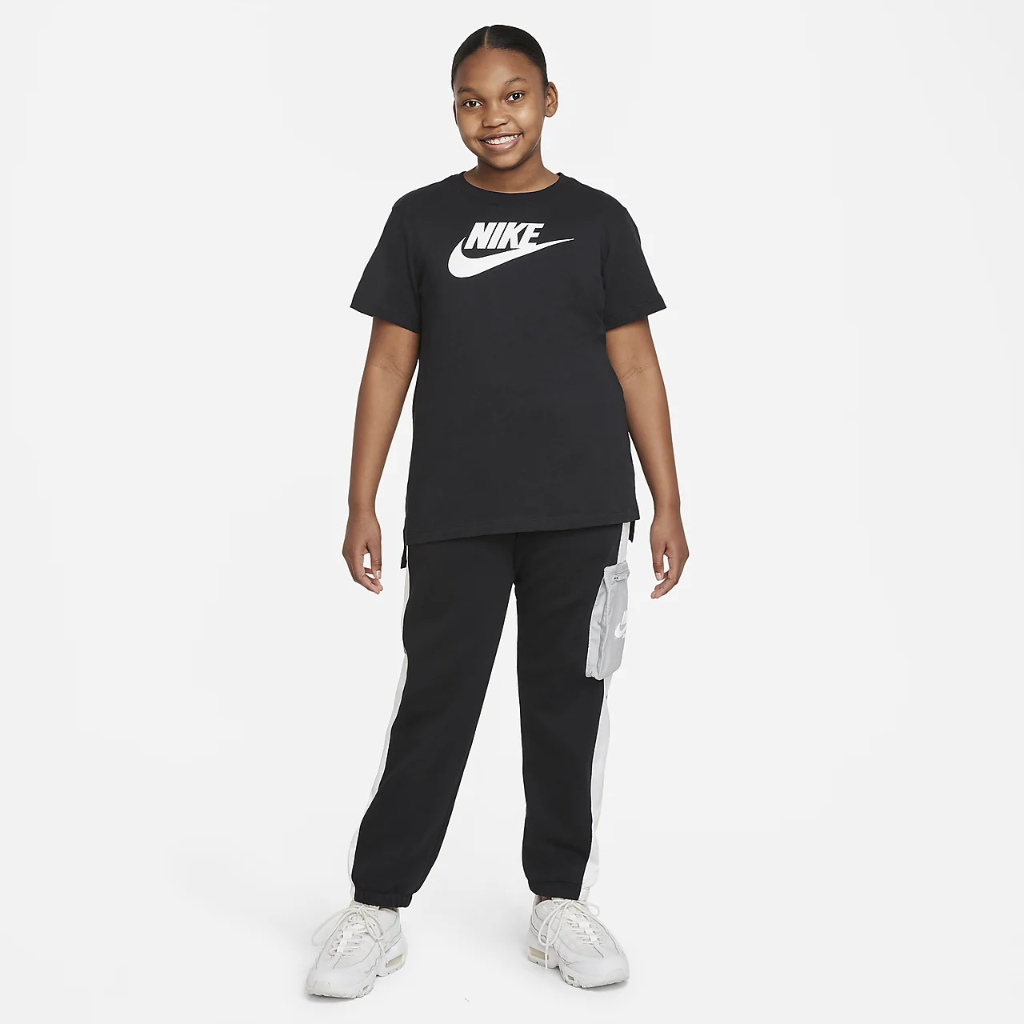 Nike Big Kids&#039; (Girls&#039;) T-Shirt (Extended Size) DA4272-010