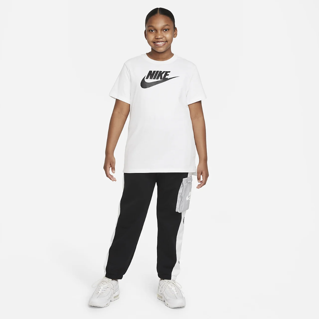 Nike Big Kids&#039; (Girls&#039;) T-Shirt (Extended Size) DA4272-102