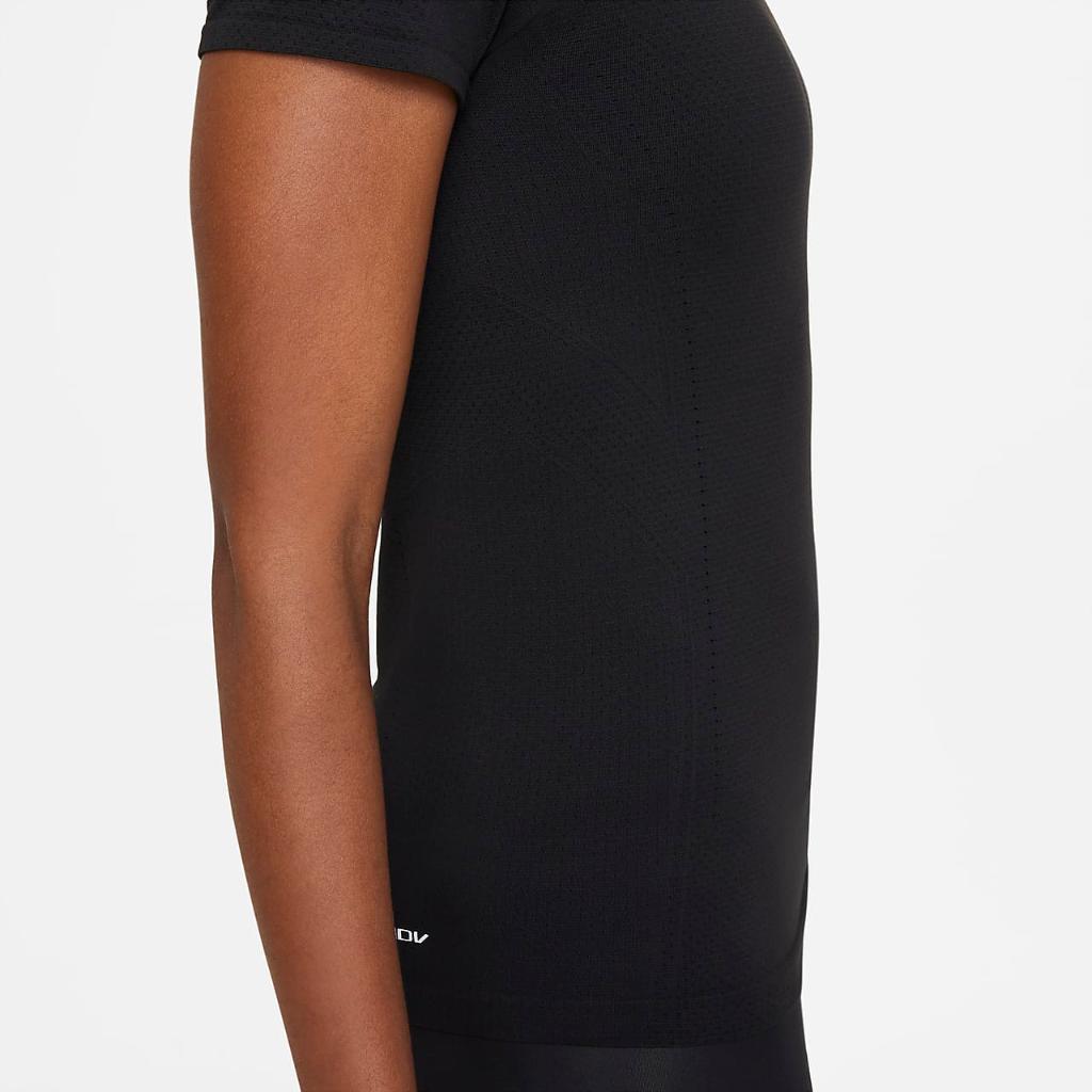 Nike Dri-FIT ADV Aura Women&#039;s Slim-Fit Short-Sleeve Top DD0588-010