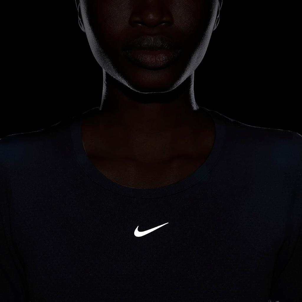 Nike Dri-FIT ADV Aura Women&#039;s Slim-Fit Long-Sleeve Training Top DD0593-010