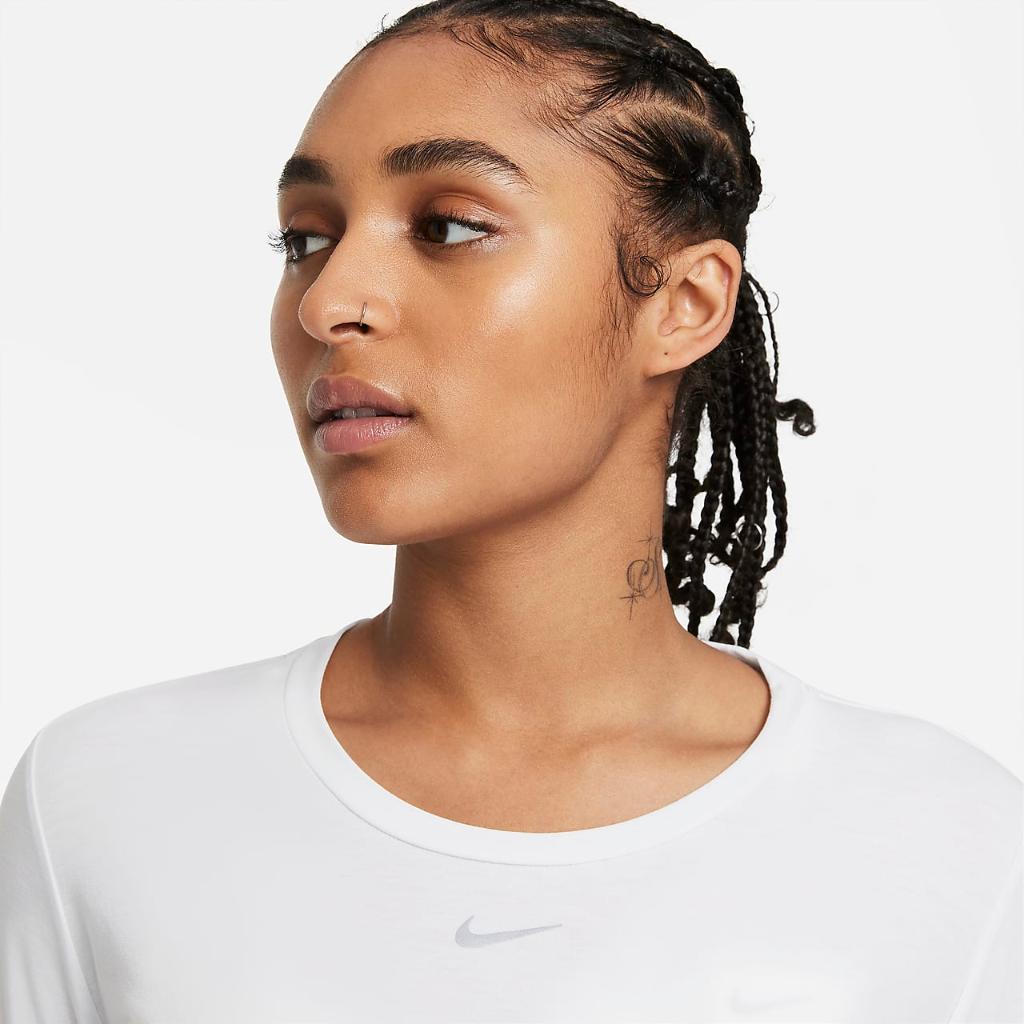 Nike Dri-FIT One Luxe Women&#039;s Standard Fit Long-Sleeve Top DD0620-100