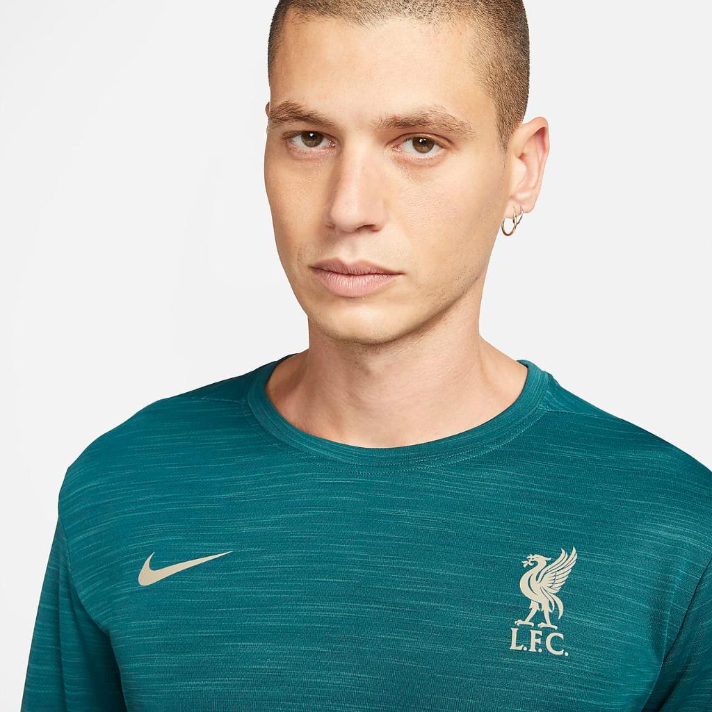 Liverpool FC Superset Men&#039;s Nike Dri-FIT Long-Sleeve Top DD2943-375