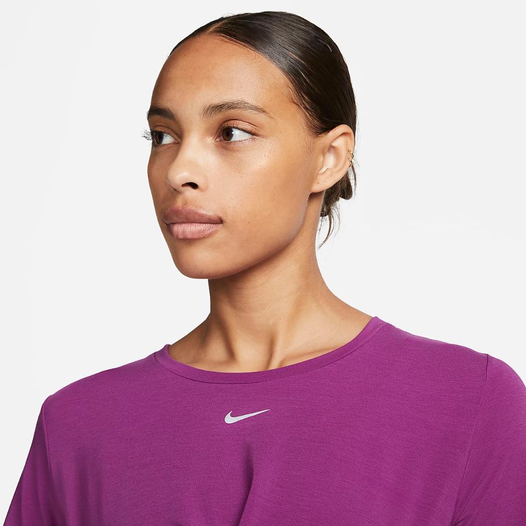 Nike Dri-FIT One Luxe Women&#039;s Twist Cropped Short-Sleeve Top DD4921-503