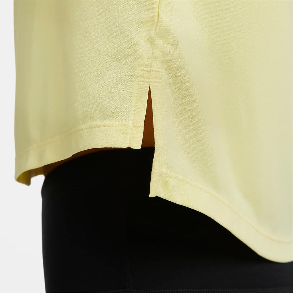 Nike Dri-FIT One Women&#039;s Standard Fit Short-Sleeve Cropped Top DD4954-706