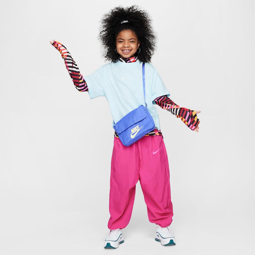 Nike Sportswear Big Kids&#039; (Girls&#039;) T-Shirt DH5750-474