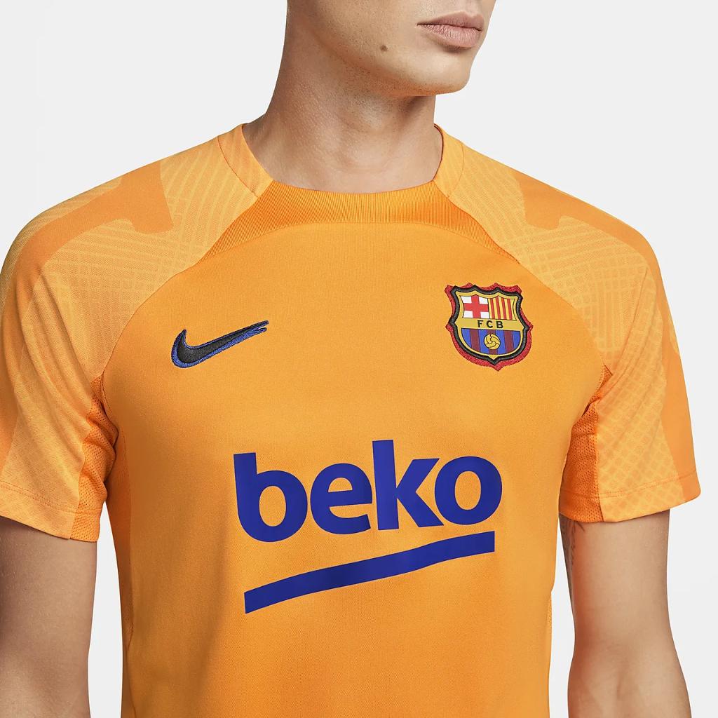 FC Barcelona Strike Men&#039;s Nike Dri-FIT Short-Sleeve Soccer Top DH7707-837