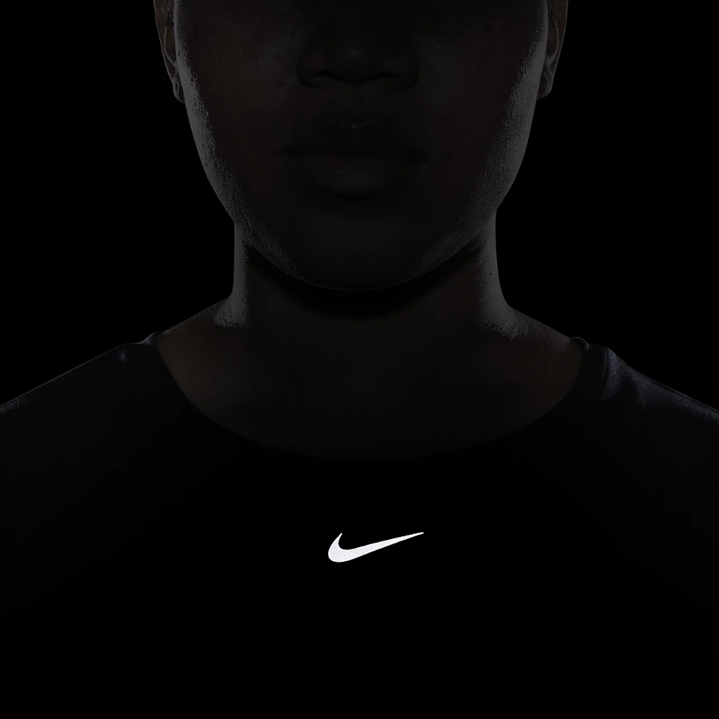 Nike Dri-FIT One Luxe Women&#039;s Standard Fit Long-Sleeve Top (Plus Size) DJ6745-010