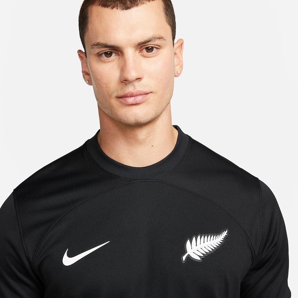 New Zealand 2022/23 Stadium Away Men&#039;s Nike Dri-FIT Soccer Jersey DN0697-010