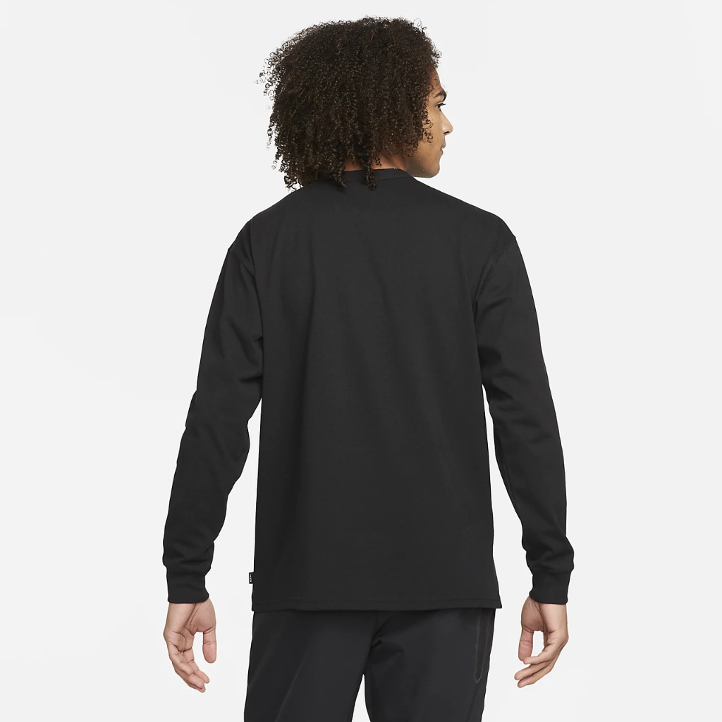 Nike Sportswear Premium Essentials Men&#039;s Long-Sleeve T-Shirt DO7390-010