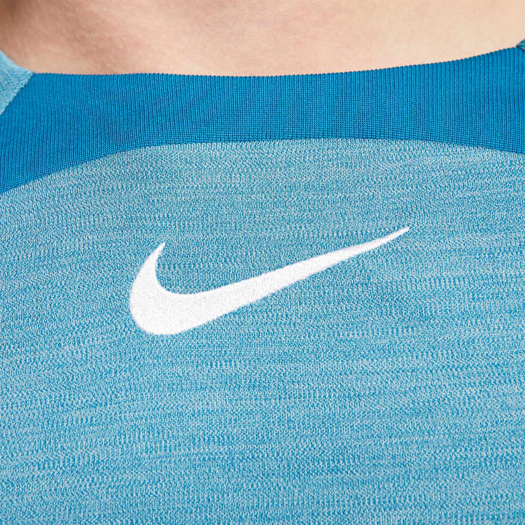 Nike Dri-FIT Academy Men&#039;s Short-Sleeve Soccer Top DQ5053-301