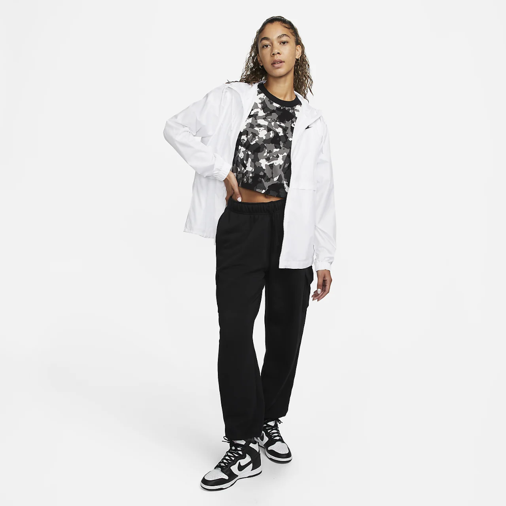 Nike Sportswear Women&#039;s Short-Sleeve Printed Crop Top DQ5966-010