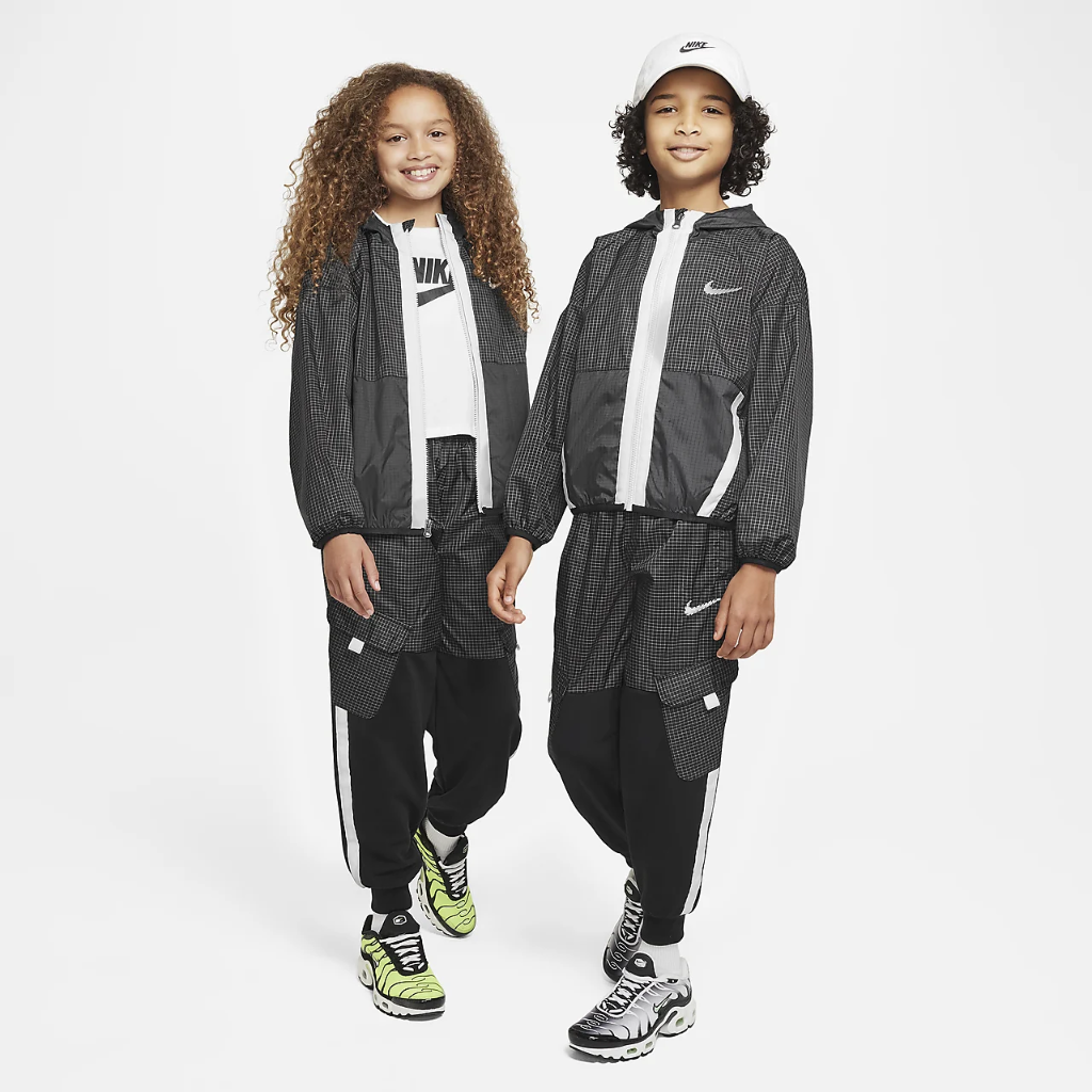 Nike Outdoor Play Big Kids&#039; Woven Jacket DQ8744-010