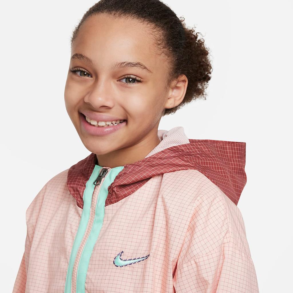Nike Outdoor Play Big Kids&#039; Oversized Woven Jacket DQ8744-800