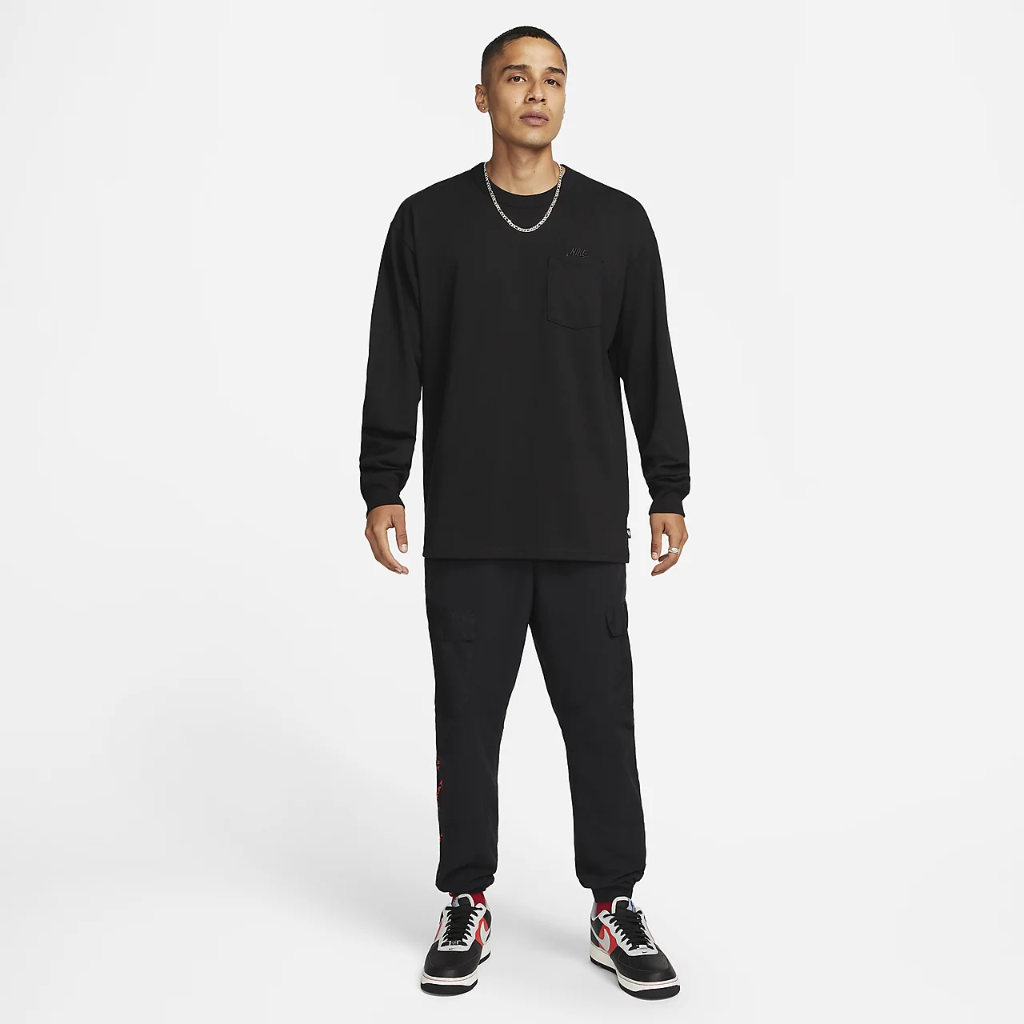 Nike Sportswear Premium Essentials Men&#039;s Long-Sleeve Pocket T-Shirt DR7929-010