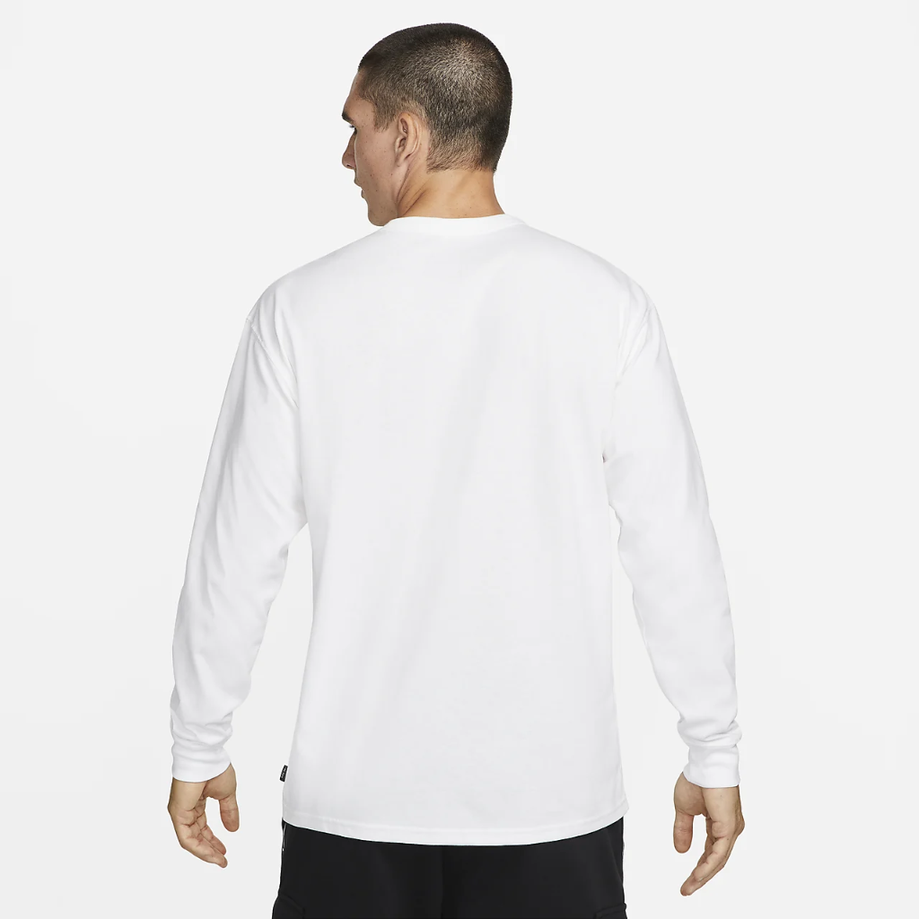 Nike Sportswear Premium Essentials Men&#039;s Long-Sleeve Pocket T-Shirt DR7929-100