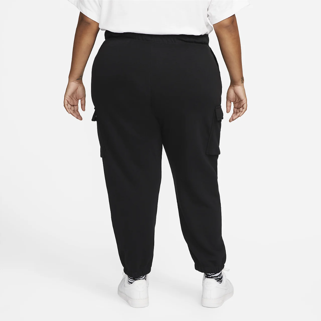 Nike Sportswear Club Fleece Women&#039;s Mid-Rise Oversized Cargo Sweatpants (Plus Size) DV5083-010