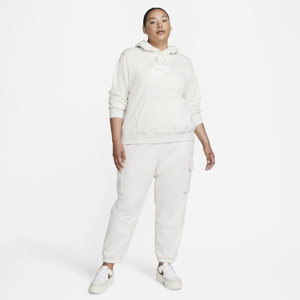 Nike Sportswear Club Fleece Women&#039;s Mid-Rise Oversized Cargo Sweatpants (Plus Size) DV5083-141