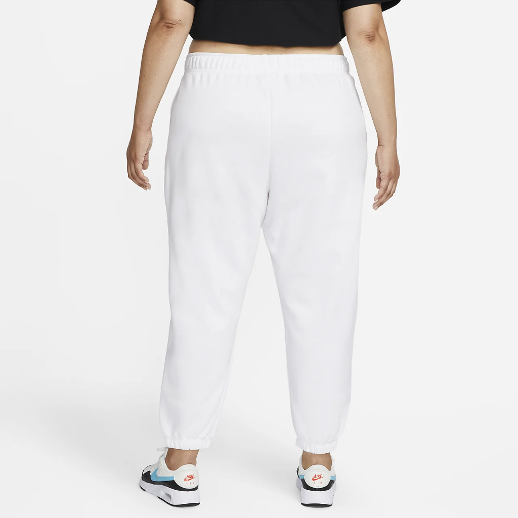 Nike Sportswear Club Fleece Women&#039;s Mid-Rise Oversized Sweatpants (Plus Size) DV5084-100