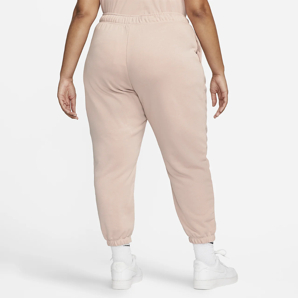 Nike Sportswear Club Fleece Women&#039;s Mid-Rise Oversized Sweatpants (Plus Size) DV5084-601