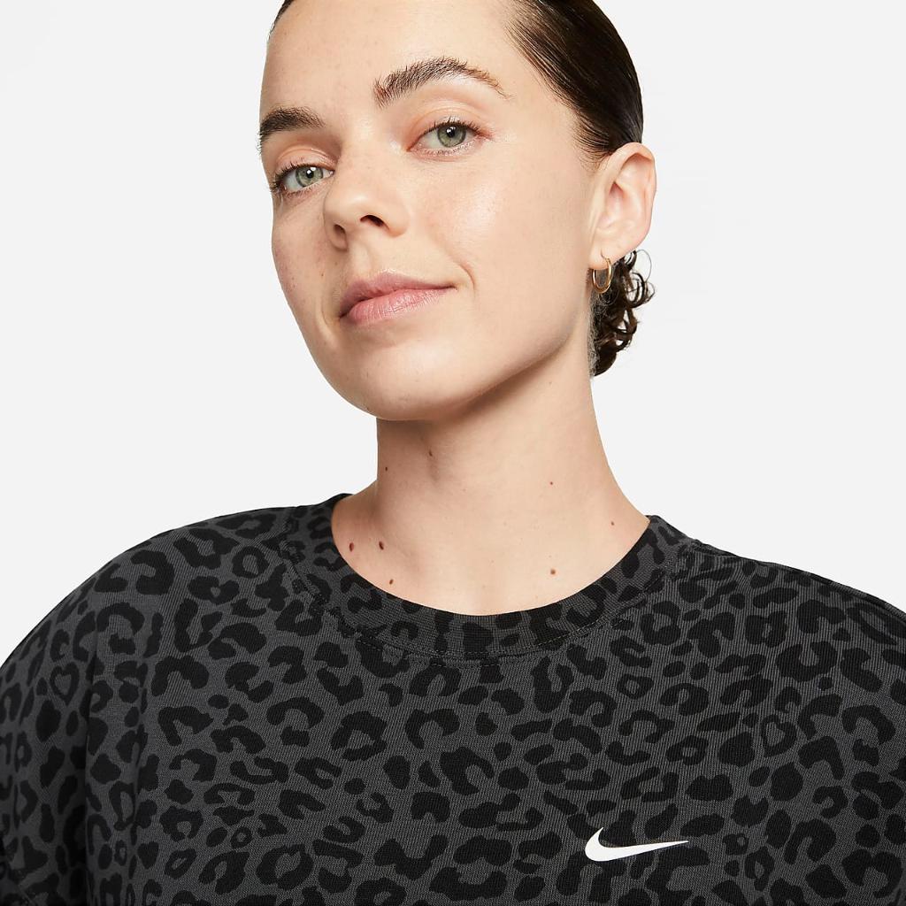 Nike Dri-FIT Get Fit Women&#039;s French Terry Leopard Print Crew-Neck Sweatshirt DX0120-070