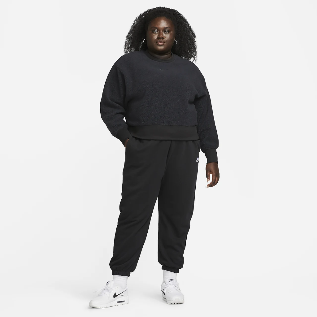 Nike Sportswear Plush Women&#039;s Mod Crop Crew-Neck Sweatshirt (Plus Size) DX6419-010