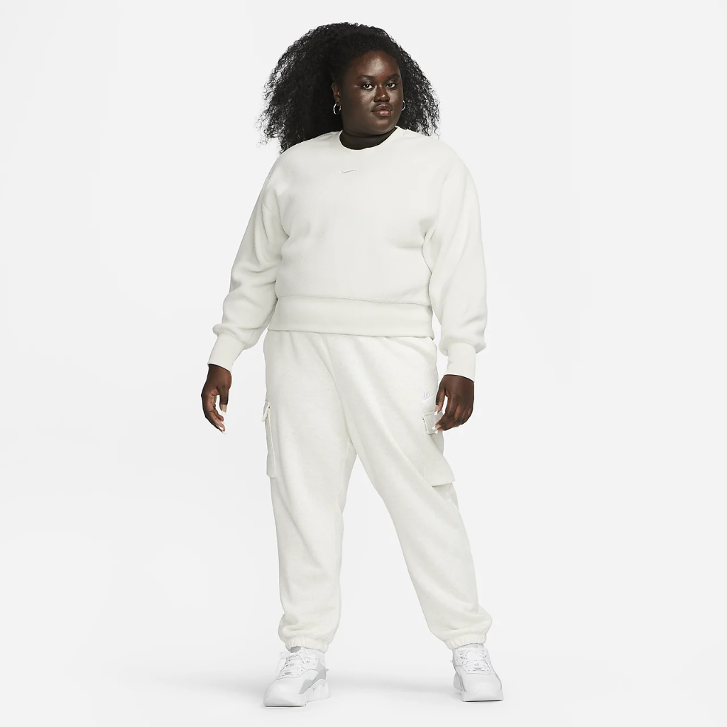 Nike Sportswear Plush Women&#039;s Mod Crop Crew-Neck Sweatshirt (Plus Size) DX6419-072