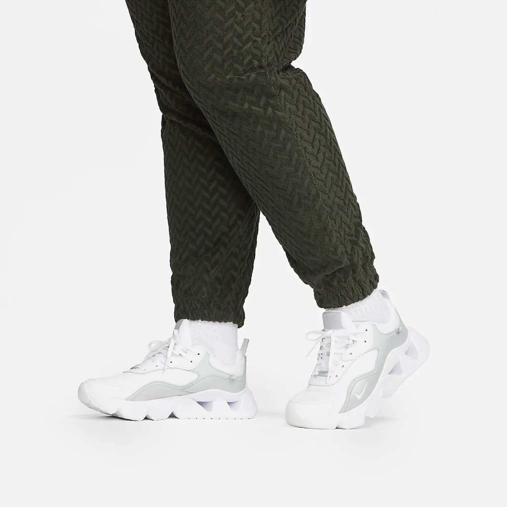 Nike Sportswear Everyday Modern Women&#039;s High-Waisted Allover Jacquard Joggers (Plus Size) DX6473-355