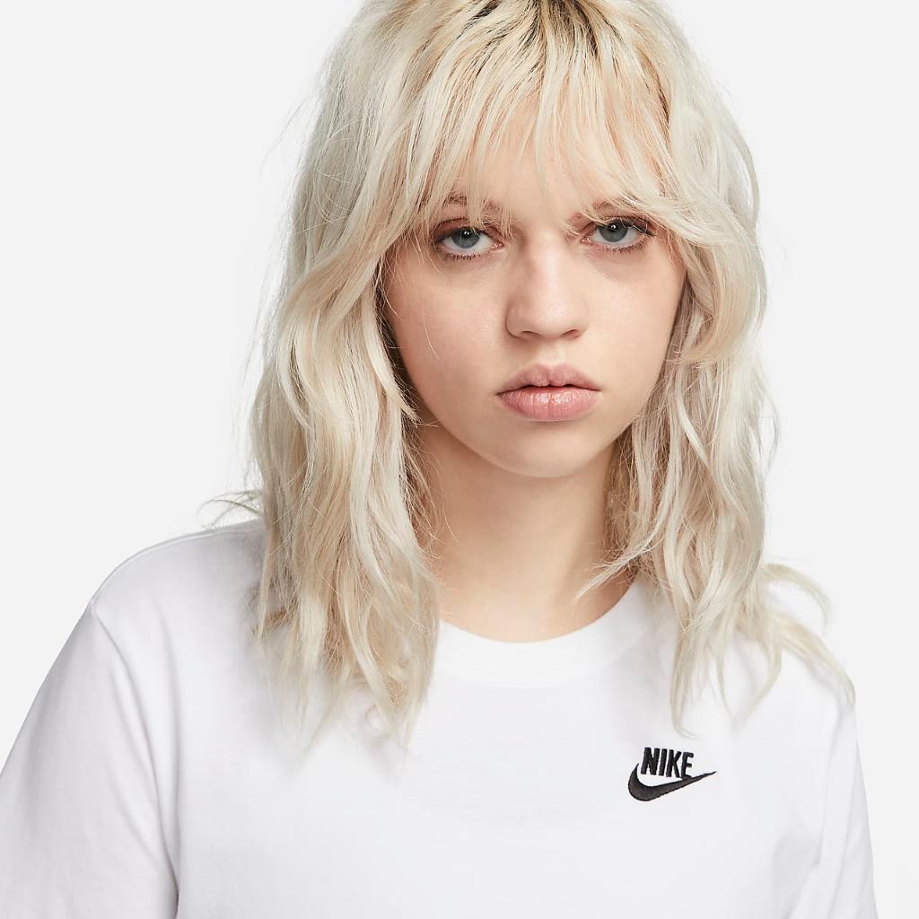 Nike Sportswear Club Essentials Women&#039;s T-Shirt DX7902-100