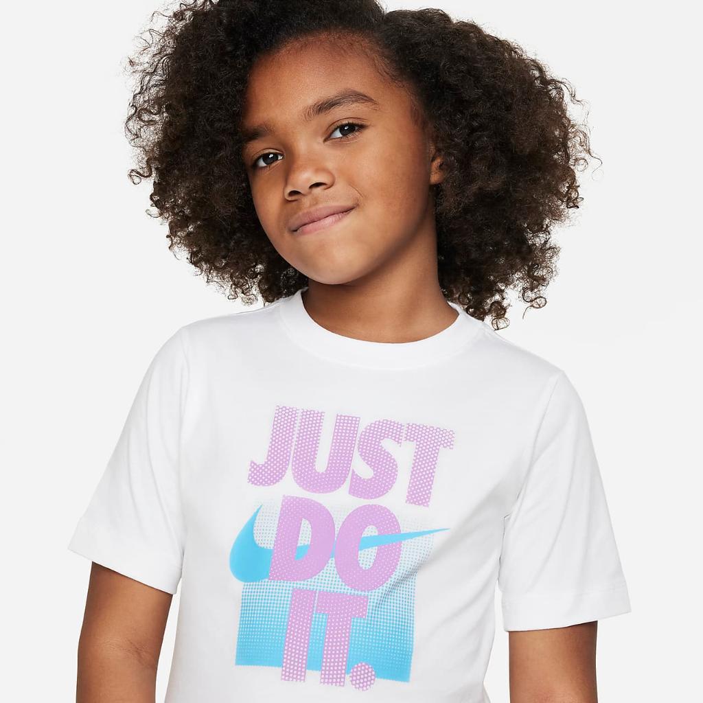 Nike Sportswear Big Kids&#039; T-Shirt DX9522-100