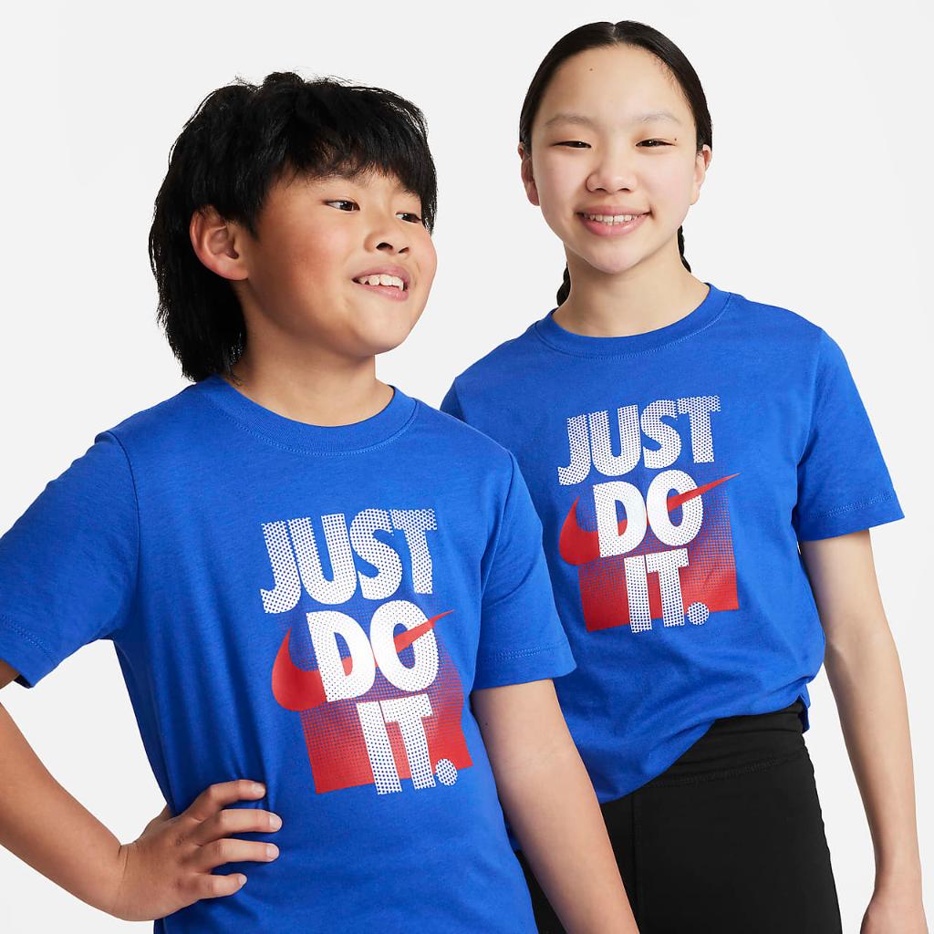 Nike Sportswear Big Kids&#039; T-Shirt DX9522-480