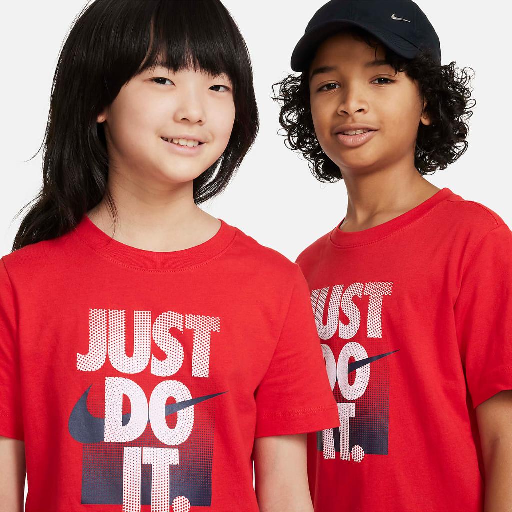 Nike Sportswear Big Kids&#039; T-Shirt DX9522-657