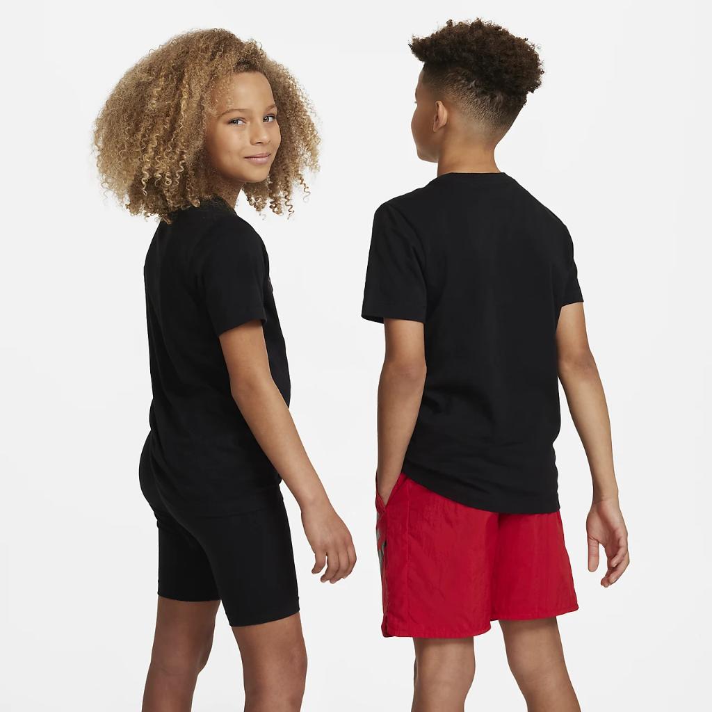 Nike Sportswear Big Kids&#039; T-Shirt DX9524-010
