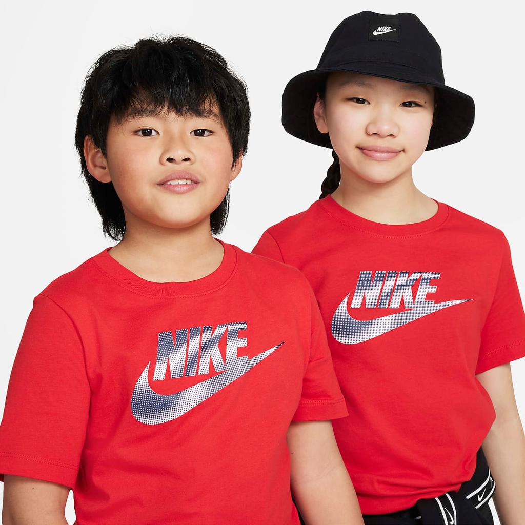 Nike Sportswear Big Kids&#039; T-Shirt DX9524-657