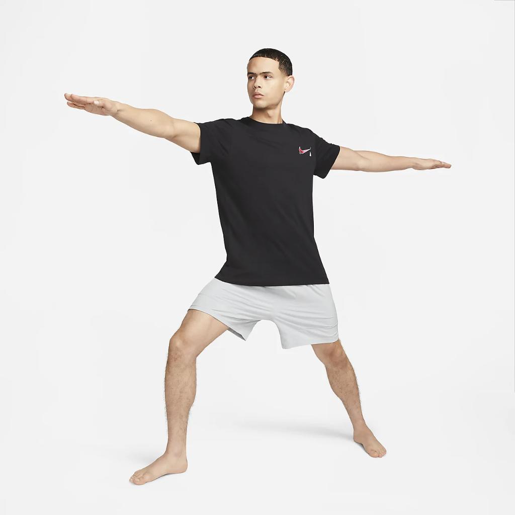 Nike Dri-FIT Men&#039;s Yoga T-Shirt DZ2649-010