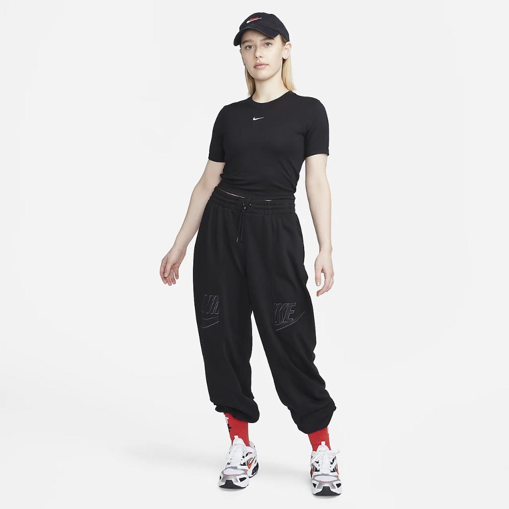 Nike Sportswear Essential Women&#039;s Slim-Fit Crop T-Shirt FB2873-010