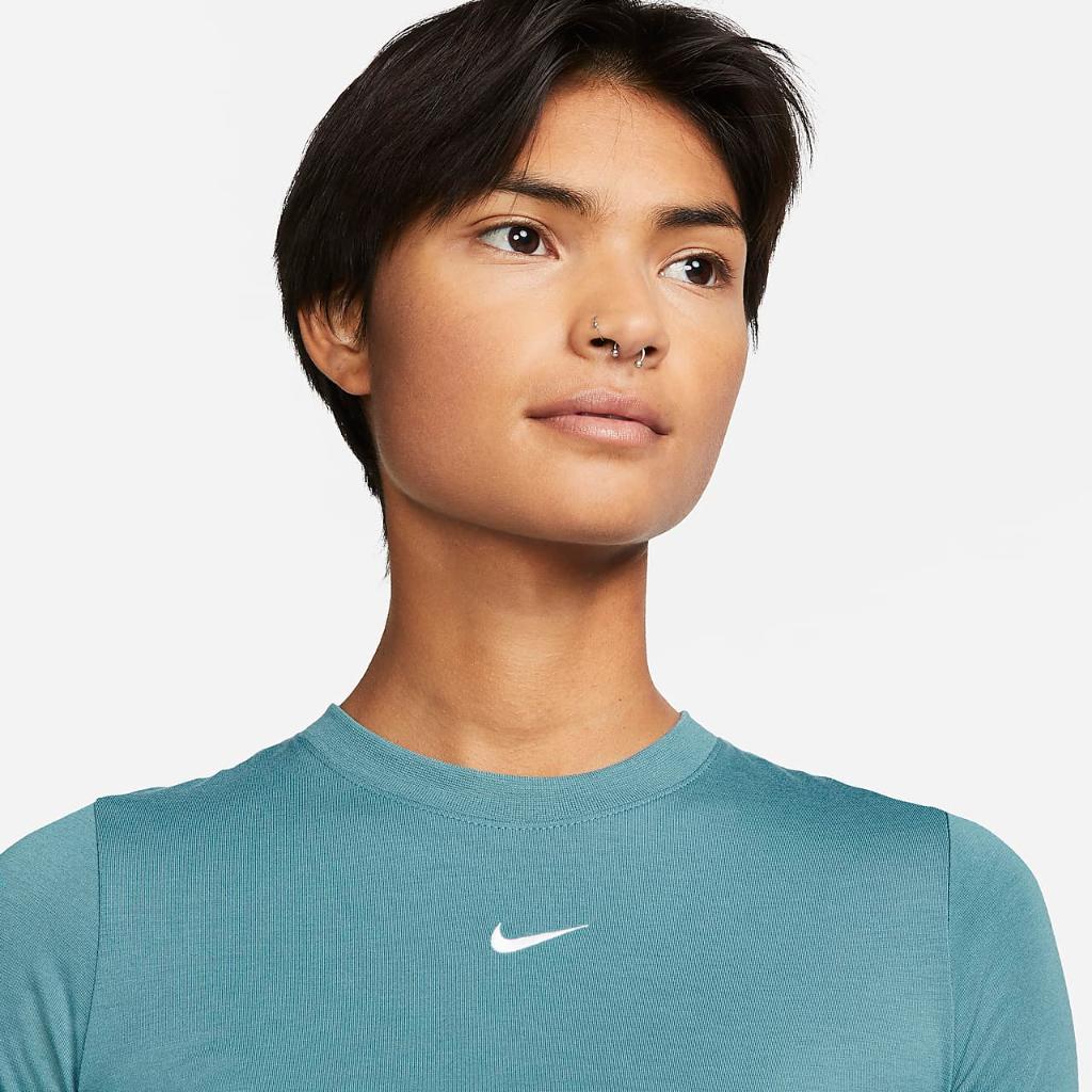 Nike Sportswear Essential Women&#039;s Slim-Fit Crop T-Shirt FB2873-440