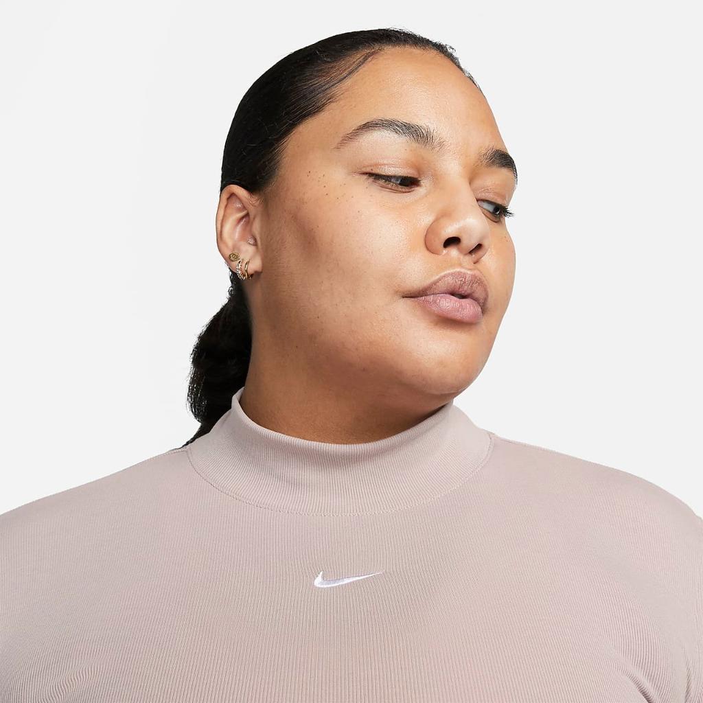 Nike Sportswear Essential Women&#039;s Ribbed Mock-Neck Long-Sleeve Top (Plus Size) FB3203-272