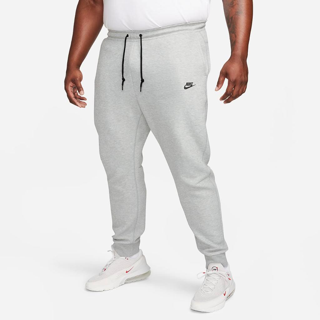 Nike Sportswear Tech Fleece Men&#039;s Slim Fit Joggers FB8002-063