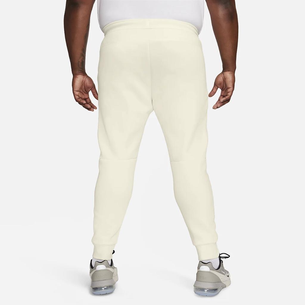 Nike Sportswear Tech Fleece Men&#039;s Slim Fit Joggers FB8002-113