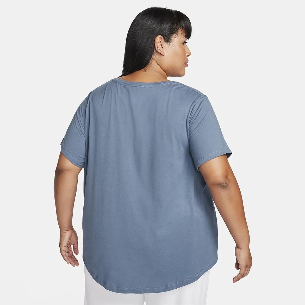 Nike Sportswear Club Essentials Women&#039;s T-Shirt (Plus Size) FD0646-491